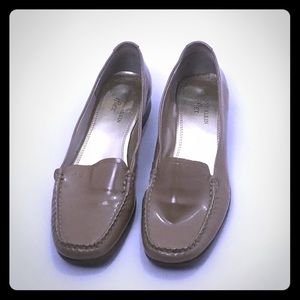 Anne Klein Patent Leather Tan Loafer Shiny 8M VAMA